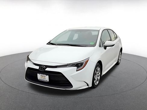 Used 2025 Toyota Corolla LE image 7