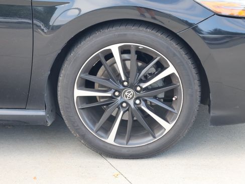 Used 2019 Toyota Camry XSE FWD image 11