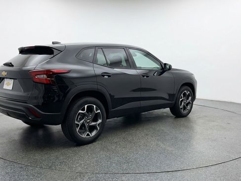 Used 2025 Chevrolet Trax LT w/ LT Convenience Package image 9