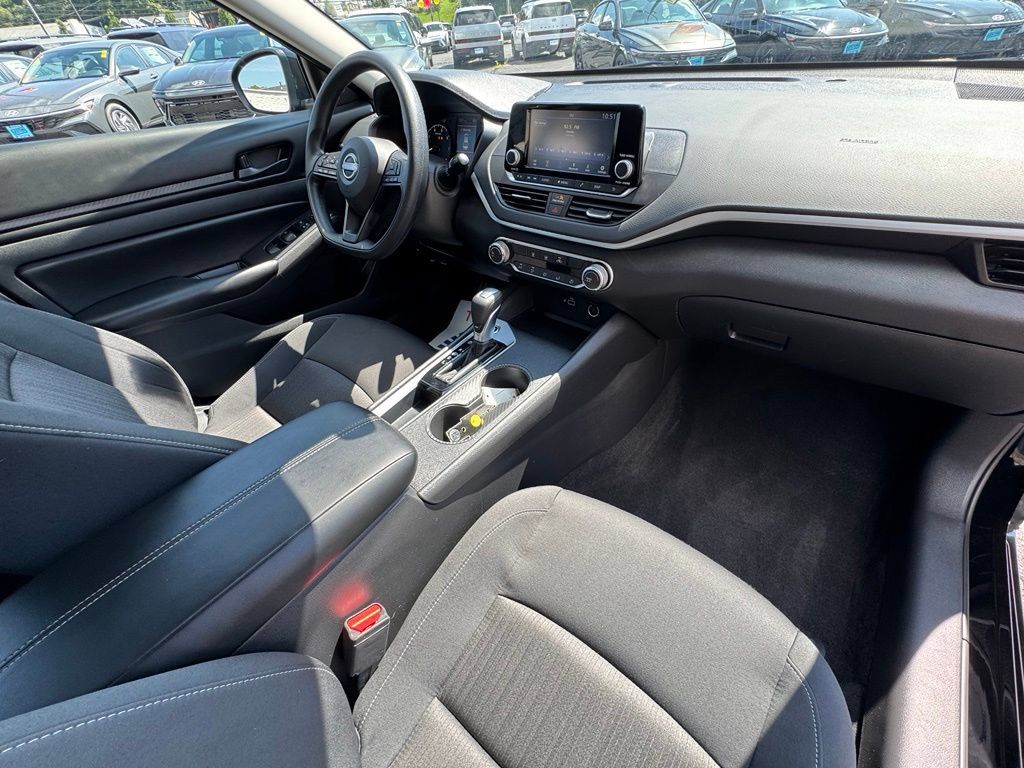 Used 2024 Nissan Altima 2.5 S FWD image 25