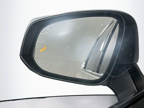 Used 2021 Toyota Highlander XLE FWD image 16