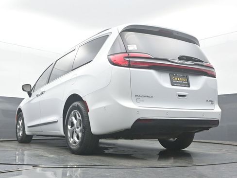 Used 2023 Chrysler Pacifica Limited AWD/4WD image 49