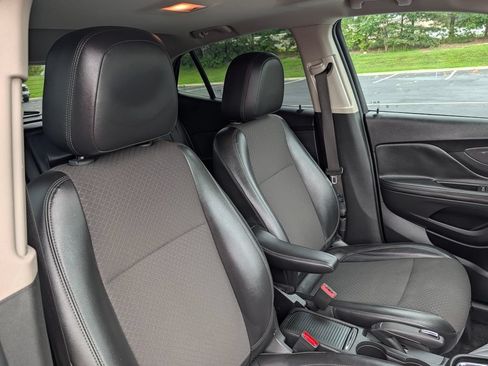 Used 2020 Buick Encore Preferred FWD image 14