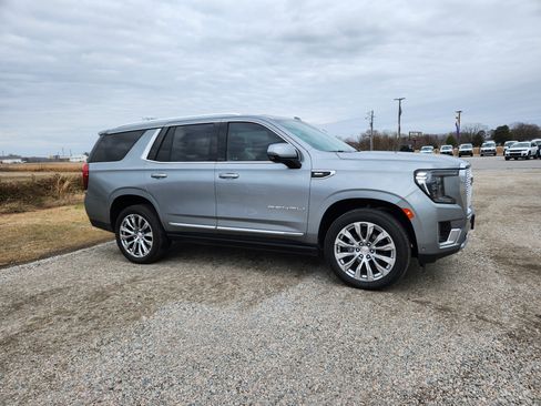 Used 2024 GMC Yukon Denali w/ Advanced Technology Package image 2