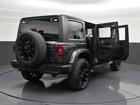 Used 2021 Jeep Wrangler Unlimited Sahara w/ Cold Weather Group AWD/4WD image 40
