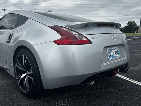 Used 2018 Nissan 370Z Coupe RWD image 12