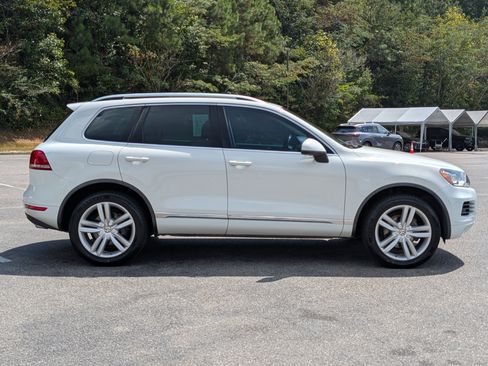 Used 2014 Volkswagen Touareg Executive AWD/4WD image 10
