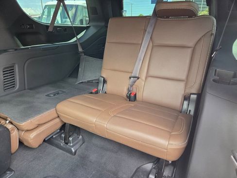 Used 2022 Chevrolet Suburban High Country AWD/4WD image 9