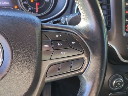 Used 2019 Jeep Cherokee Trailhawk image 19