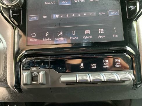 Used 2026 RAM 2500 Big Horn AWD/4WD image 25