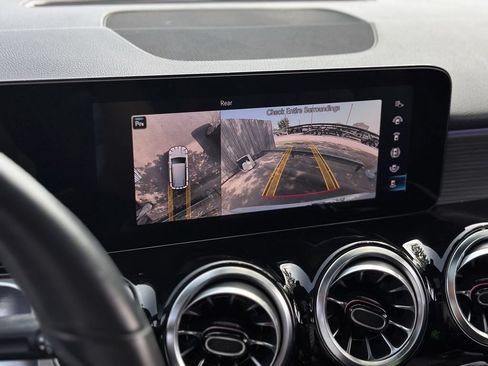 Used 2022 Mercedes-Benz GLB 250 image 8
