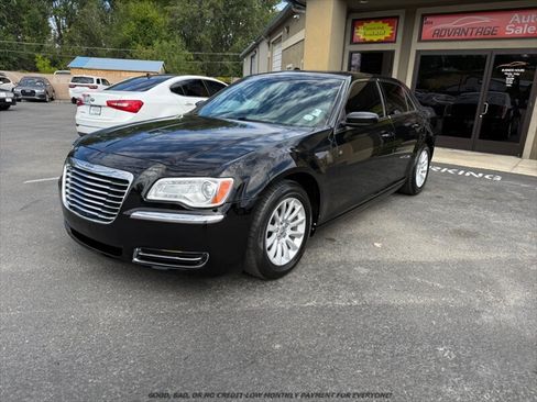 Used 2014 Chrysler 300 RWD image 3