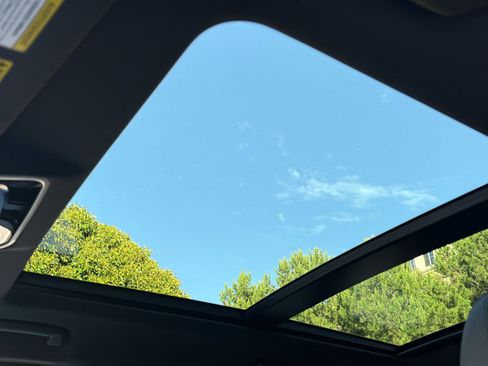 Used 2016 Land Rover Range Rover Sport SVR AWD/4WD image 16