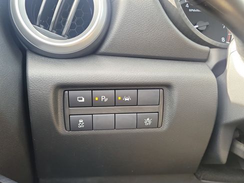 Used 2023 Nissan Versa S w/ Trunk Package image 24