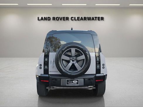 New 2026 Land Rover Defender 110 X-Dynamic SE image 4