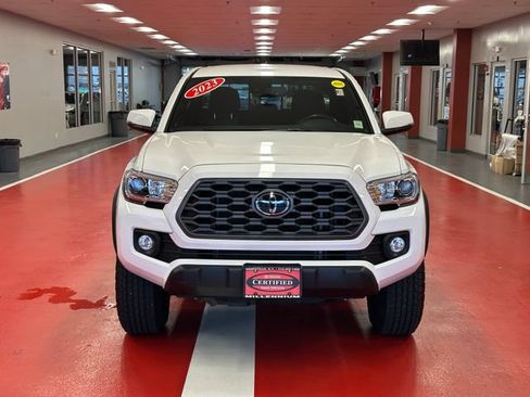 Certified 2023 Toyota Tacoma TRD Off-Road AWD/4WD image 8