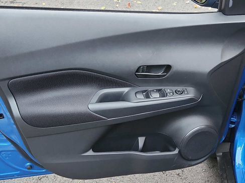 Certified 2025 Nissan Kicks Play S image 12