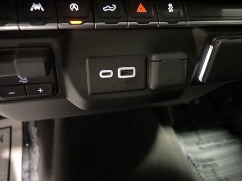 Used 2023 Chevrolet Silverado 1500 Custom image 34