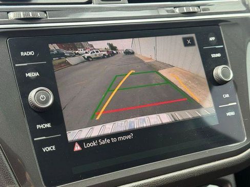 Used 2023 Volkswagen Tiguan SE w/ Panoramic Sunroof Package image 14