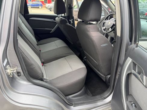 Used 2010 Chevrolet Aveo5 LT w/ Power and Convenience Package FWD image 16