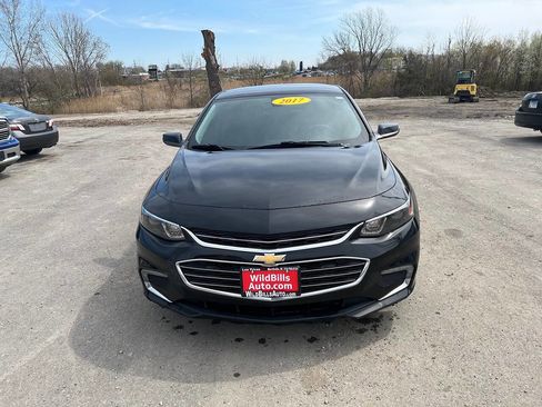 Used 2017 Chevrolet Malibu LT image 2