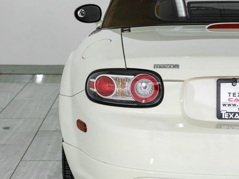 Used 2008 MAZDA MX-5 Miata Grand Touring w/ Premium Pkg RWD image 40