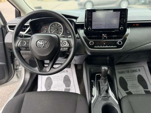 Used 2022 Toyota Corolla LE image 17