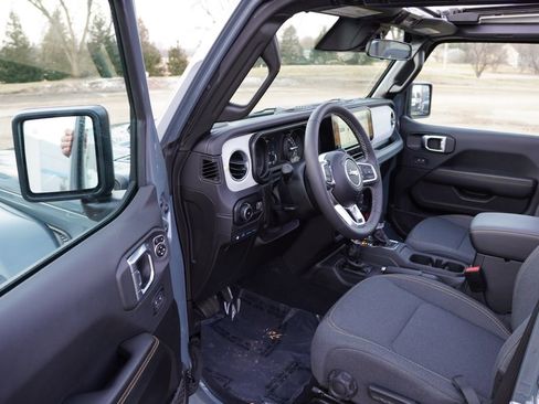 Certified 2025 Jeep Wrangler Unlimited Sahara w/ Safety Group image 16