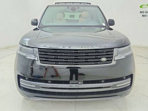 Used 2024 Land Rover Range Rover SE AWD/4WD image 2