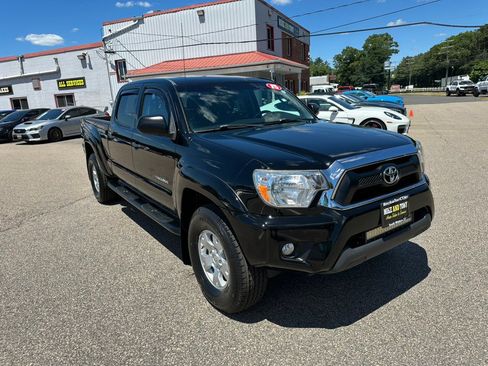 Used 2015 Toyota Tacoma 4x4 Double Cab w/ SR5 Package image 3