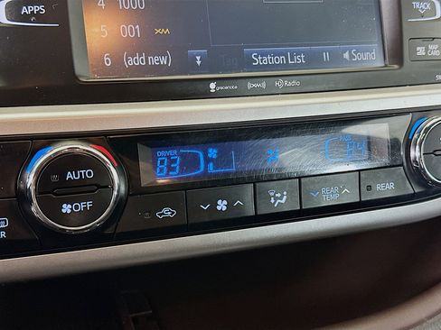 Used 2018 Toyota Highlander XLE image 23