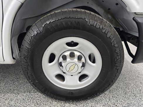 Used 2014 Chevrolet Express 2500 RWD image 25