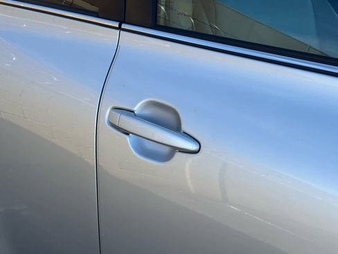 Used 2012 Toyota Highlander SE w/ Tow Pkg image 8