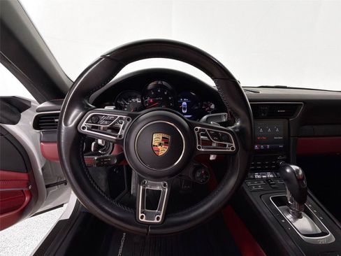 Certified 2018 Porsche 911 Cabriolet image 20