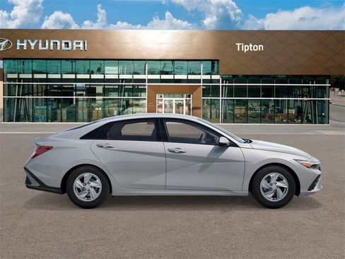 New 2026 Hyundai Elantra SE image 7