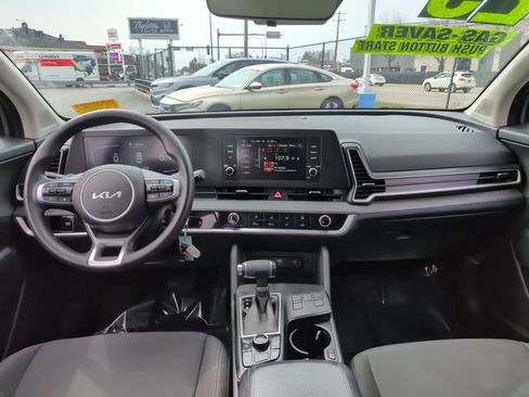 Used 2025 Kia Sportage LX image 12