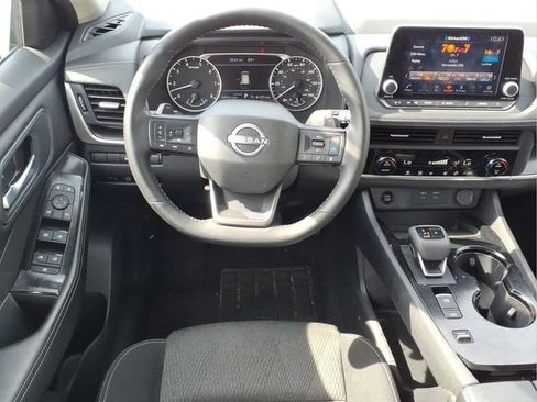 Used 2025 Nissan Rogue SV FWD image 5