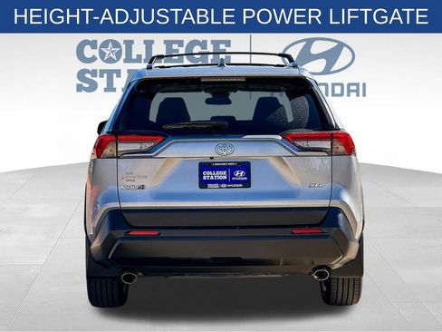 Used 2020 Toyota RAV4 XLE Premium image 9