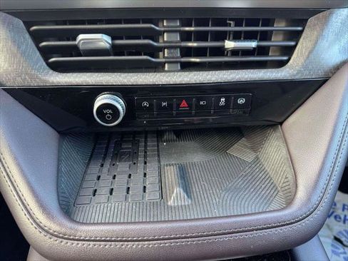 Used 2025 Ford Explorer Platinum image 30