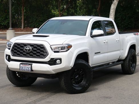 Used 2020 Toyota Tacoma TRD Sport w/ Technology Package AWD/4WD image 5