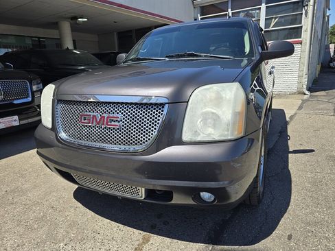 Used 2011 GMC Yukon Denali image 2