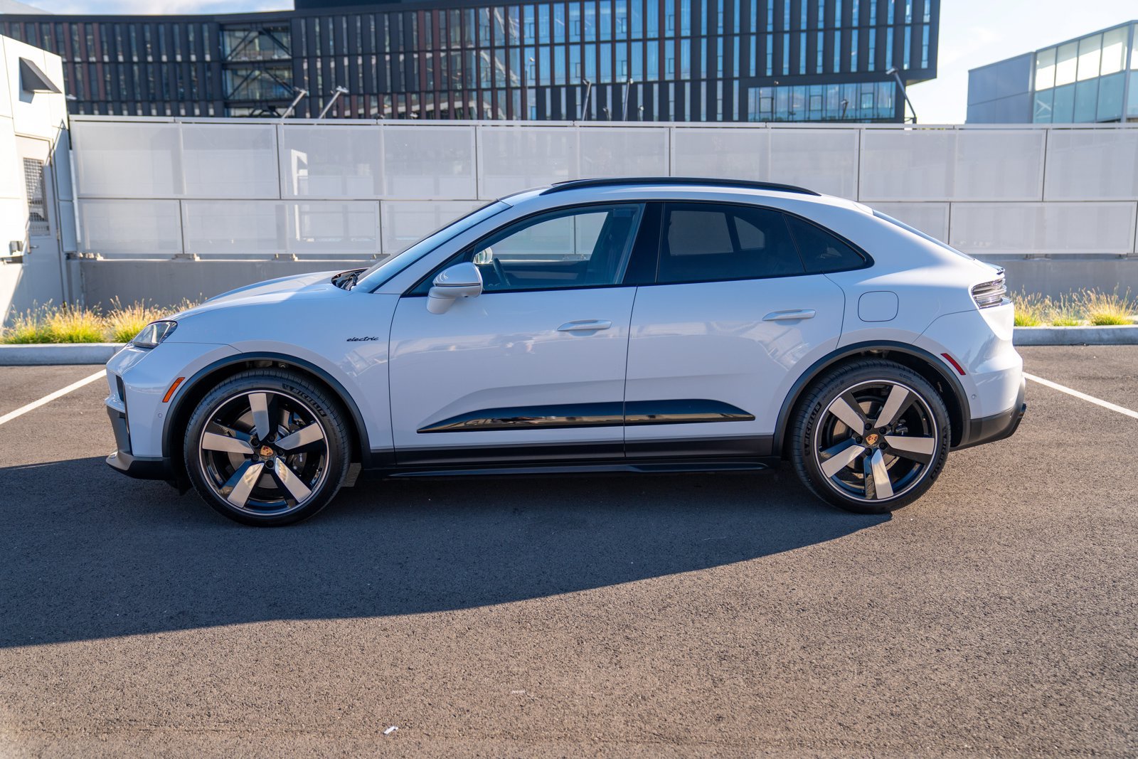 Certified 2026 Porsche Macan GTS Electric AWD/4WD image 2