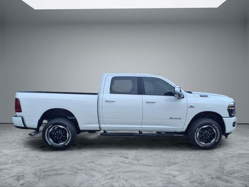Used 2026 RAM 2500 Laramie AWD/4WD image 9