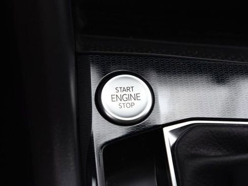 New 2026 Volkswagen Taos SE FWD image 16