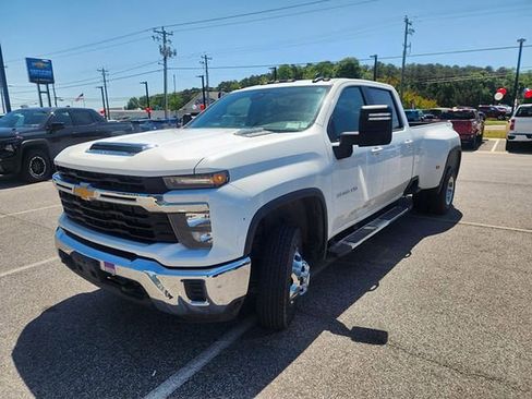 Used 2024 Chevrolet Silverado 3500 LT AWD/4WD image 9