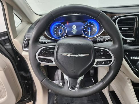 Used 2023 Chrysler Pacifica Limited FWD image 14