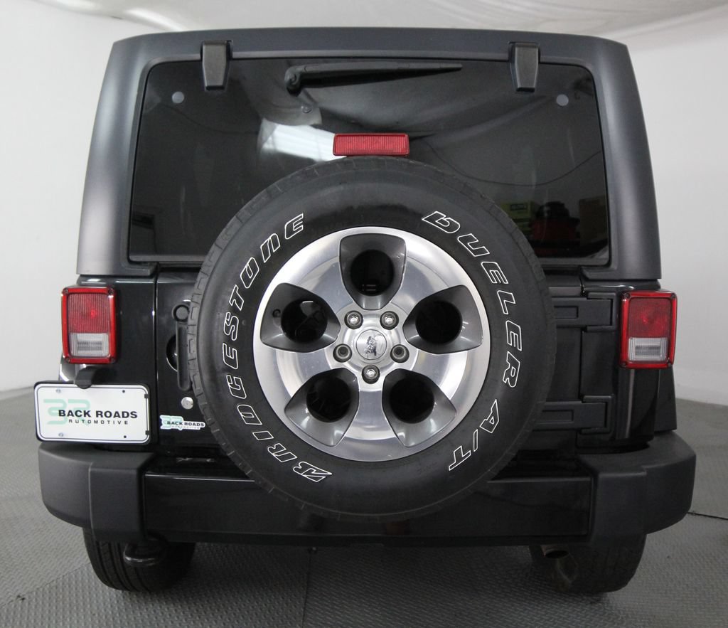 Used 2018 Jeep Wrangler Unlimited Sahara AWD/4WD image 8