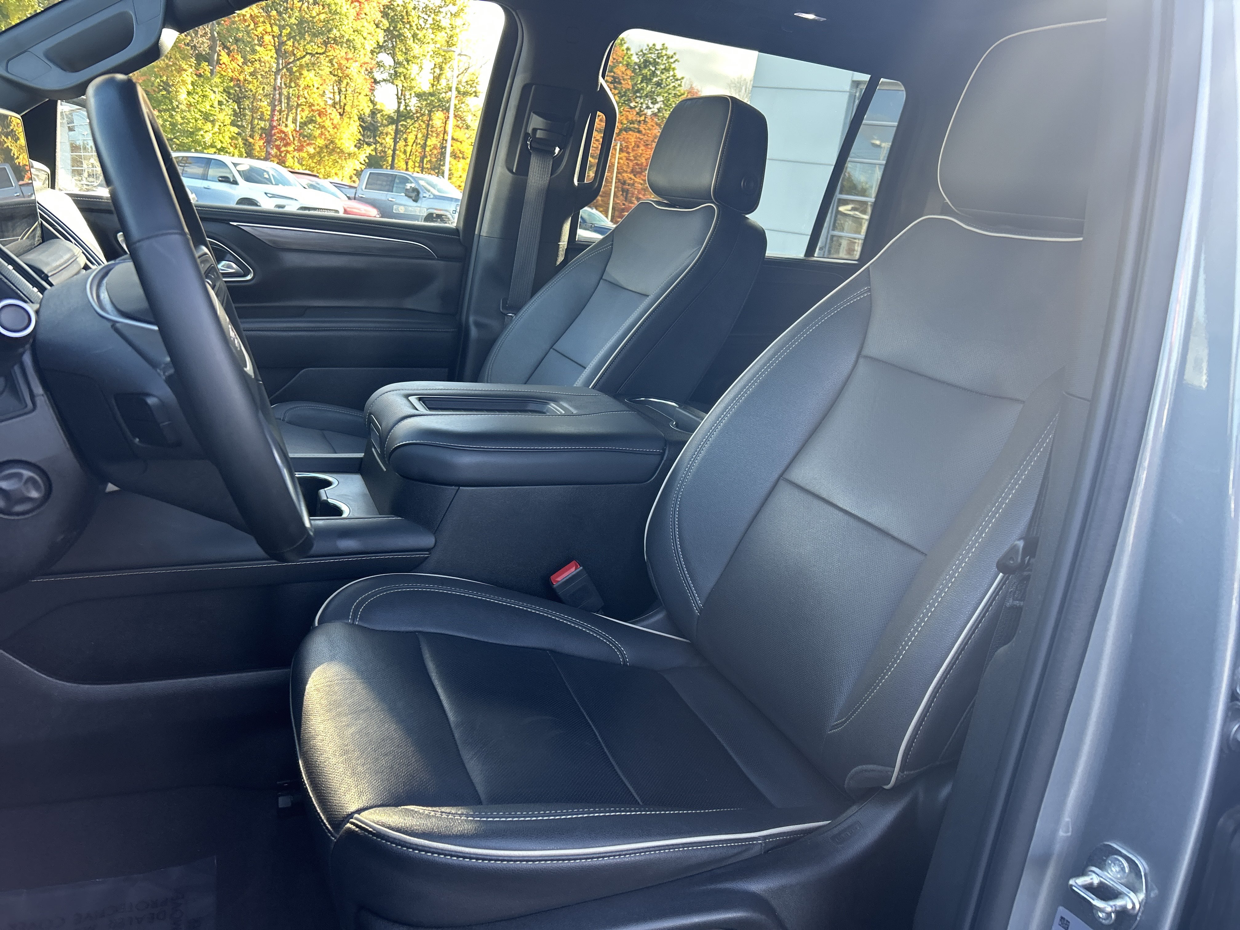 Used 2023 GMC Yukon XL SLT w/ SLT Luxury Package AWD/4WD image 24