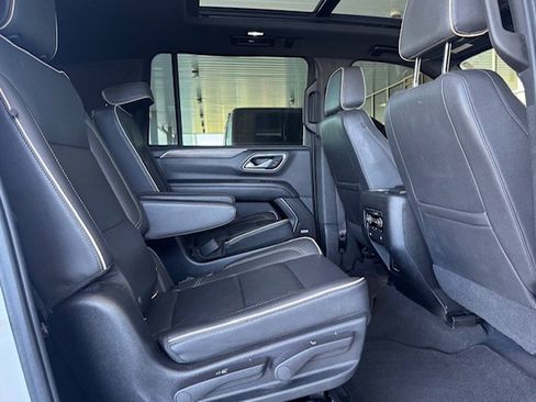 Used 2021 Chevrolet Suburban Premier w/ Premium Package image 10