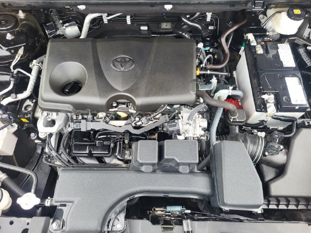 Used 2025 Toyota RAV4 XLE AWD/4WD image 11